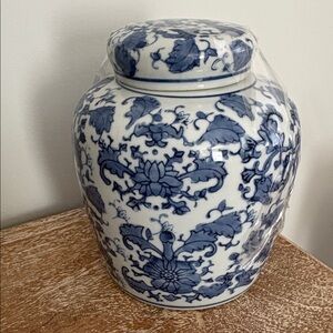 Gorgeous Antique Ginger Jar